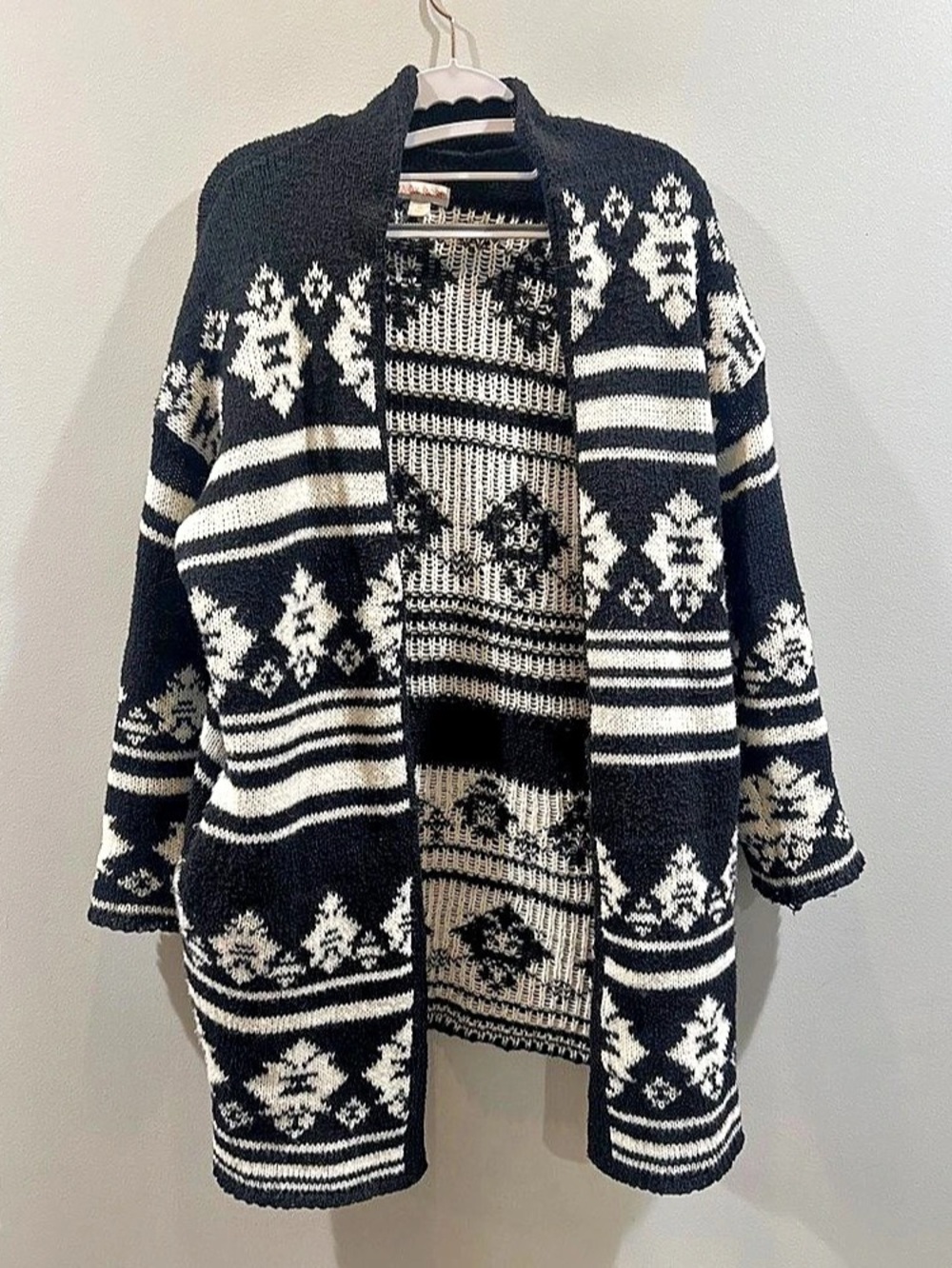 KNOX ROSE Black & White Geometric Cardigan Like New